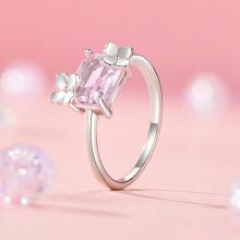 Сребърен пръстен с цвете и розов кварц